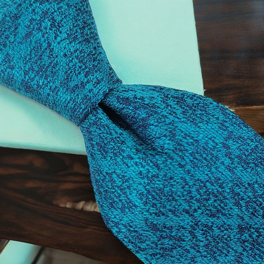 KENNETH COLE Awearness Men’s Classic Necktie. Silk, Linen & Viscose. Color Blue.